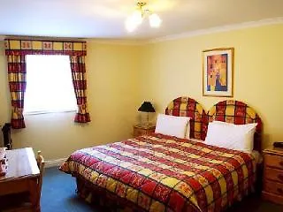 Edinburgh Aparthotel 4*,