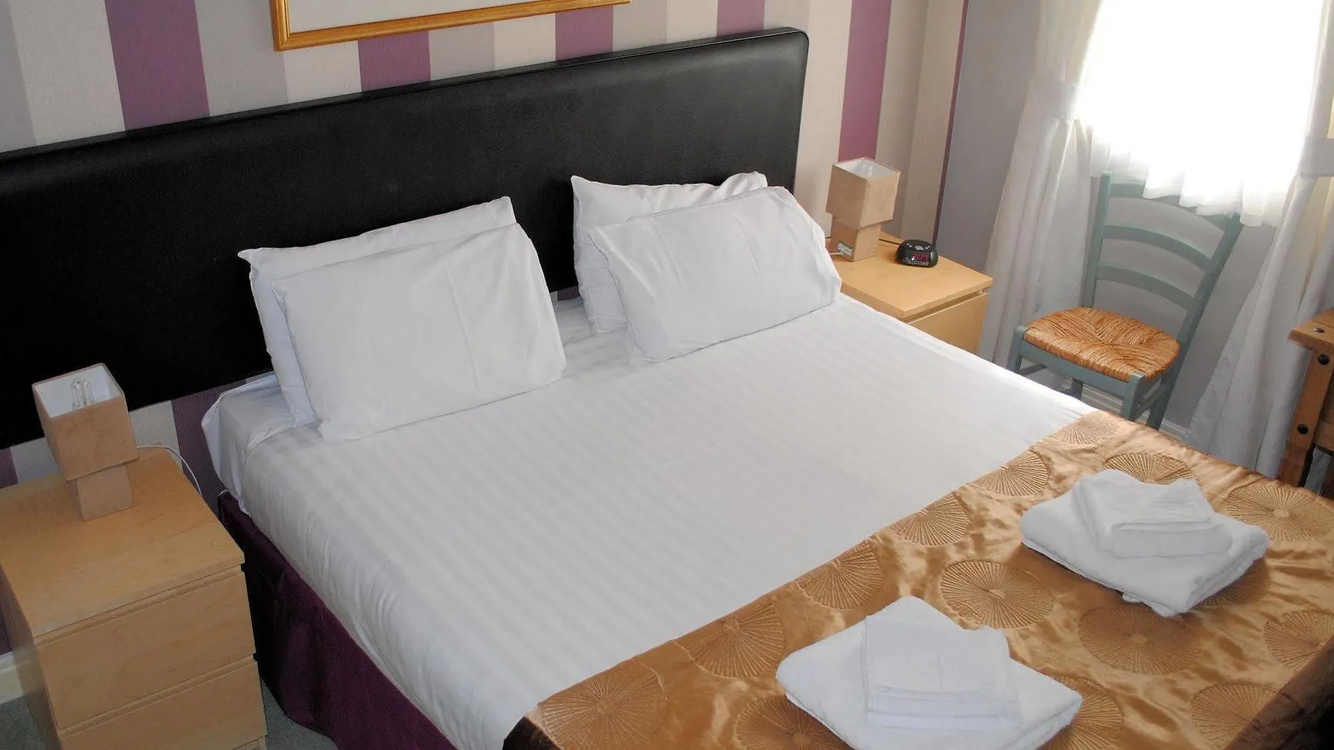 Edinburgh Aparthotel 4*,