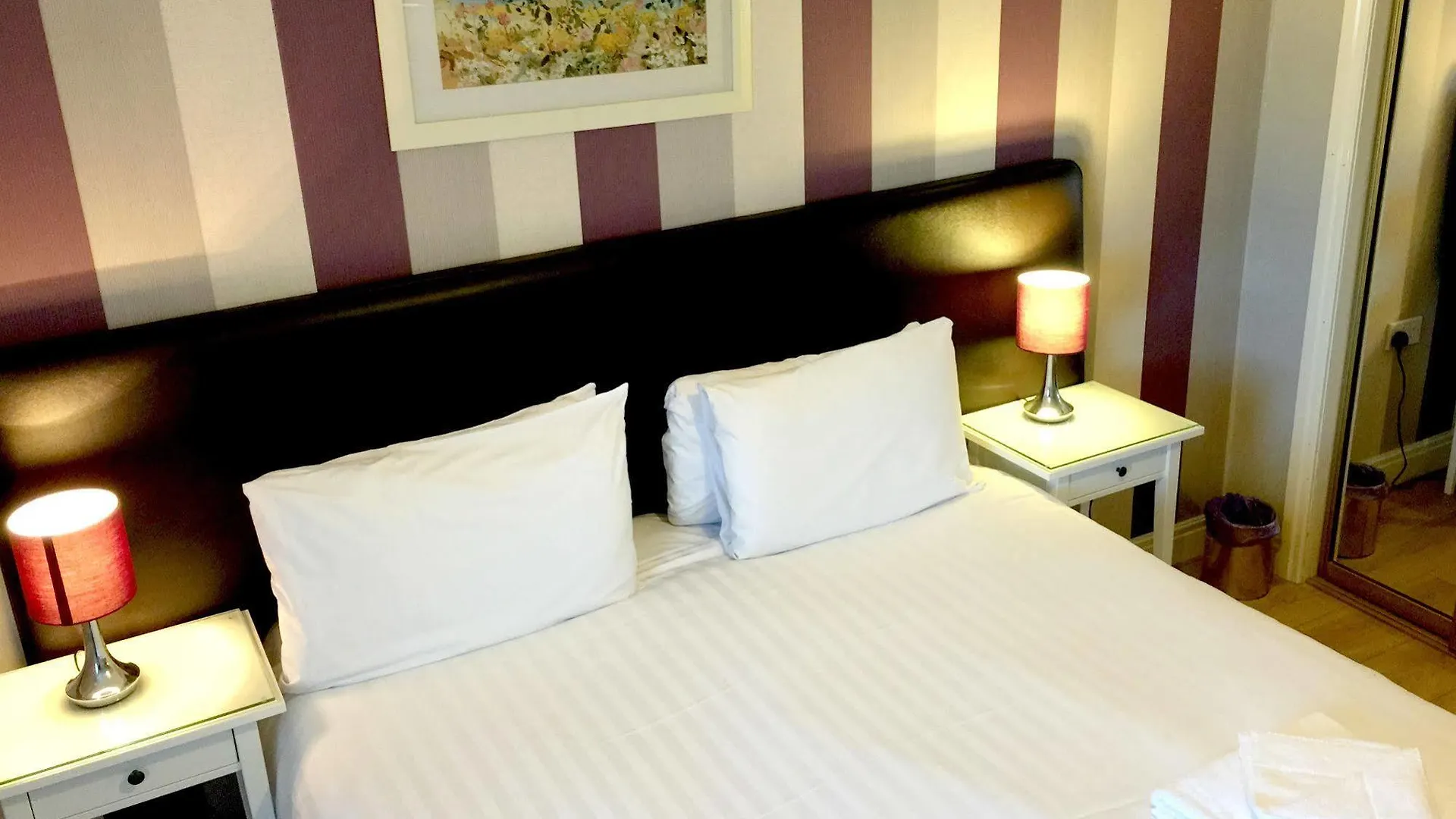 Edinburgh Aparthotel 4*,